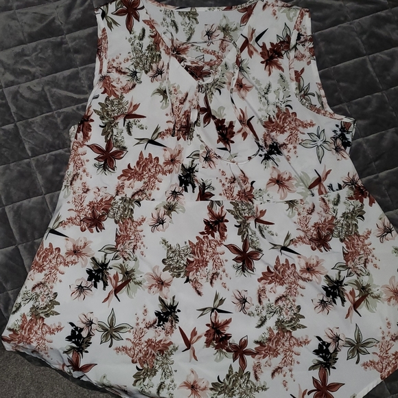 Shein flower v neck top plus 2xl - Picture 1 of 3